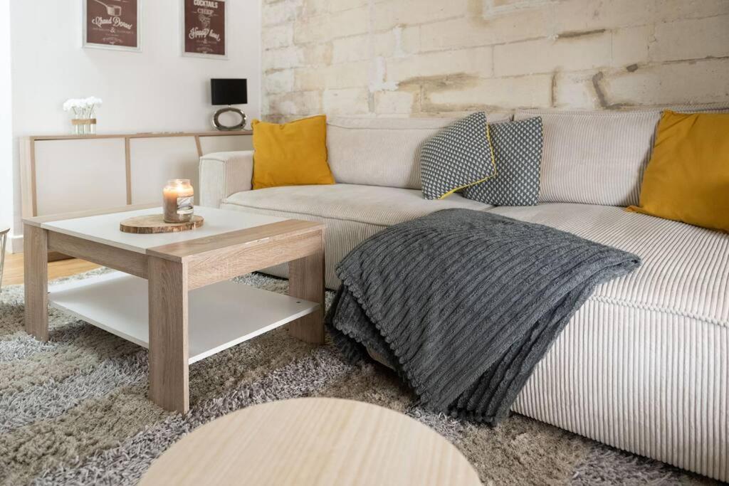 Magnifique T2 Avec Balcon Centre-Ville Cognac Kültér fotó